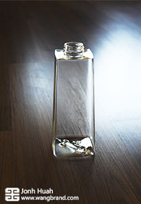 Cosmetic_bottle_01